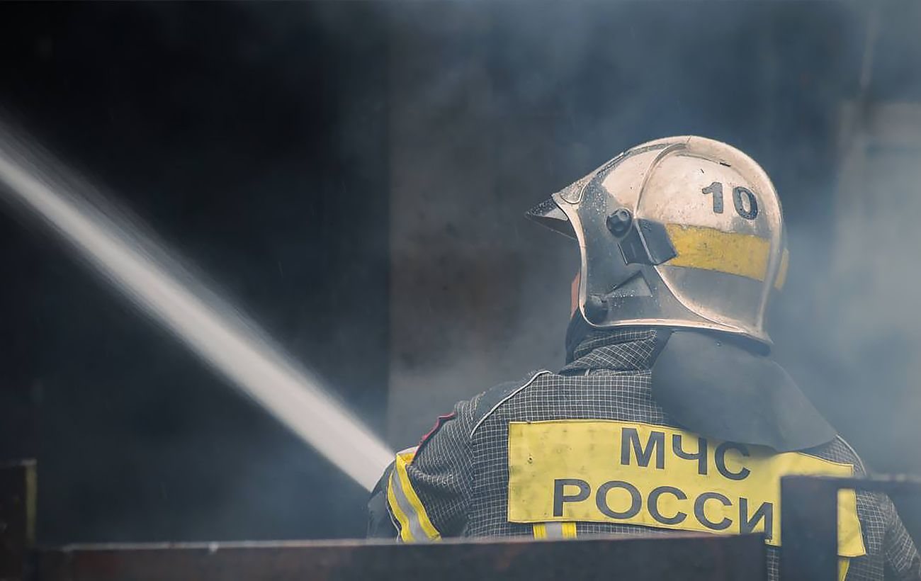 Масована атака дронів на Санкт-Петербург і Твер: масштабна пожежа на складі Wildberries