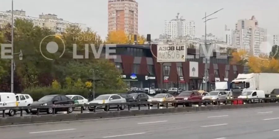 Атака на Київ пошкодила Південний міст і спричинила затори на лівому березі