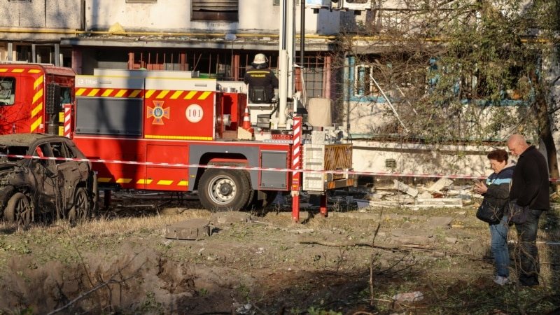 У Києві уламки дрона впали біля школи, попередньо без постраждалих