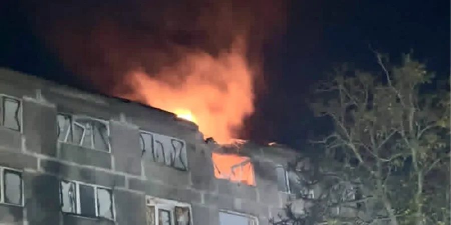 Російський дрон влучив у гуртожиток ПТУ в Дніпрі, виникла пожежа