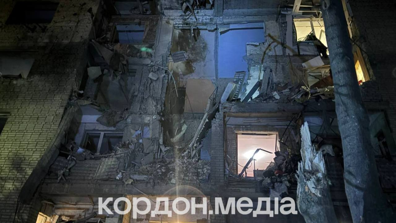Росія скинула керовані авіабомби на Суми: є влучання в багатоповерхівку, під завалами можуть бути люди