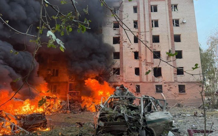 Російські війська вдарили по центру Слов'янська: постраждали щонайменше восьмеро людей, серед них діти