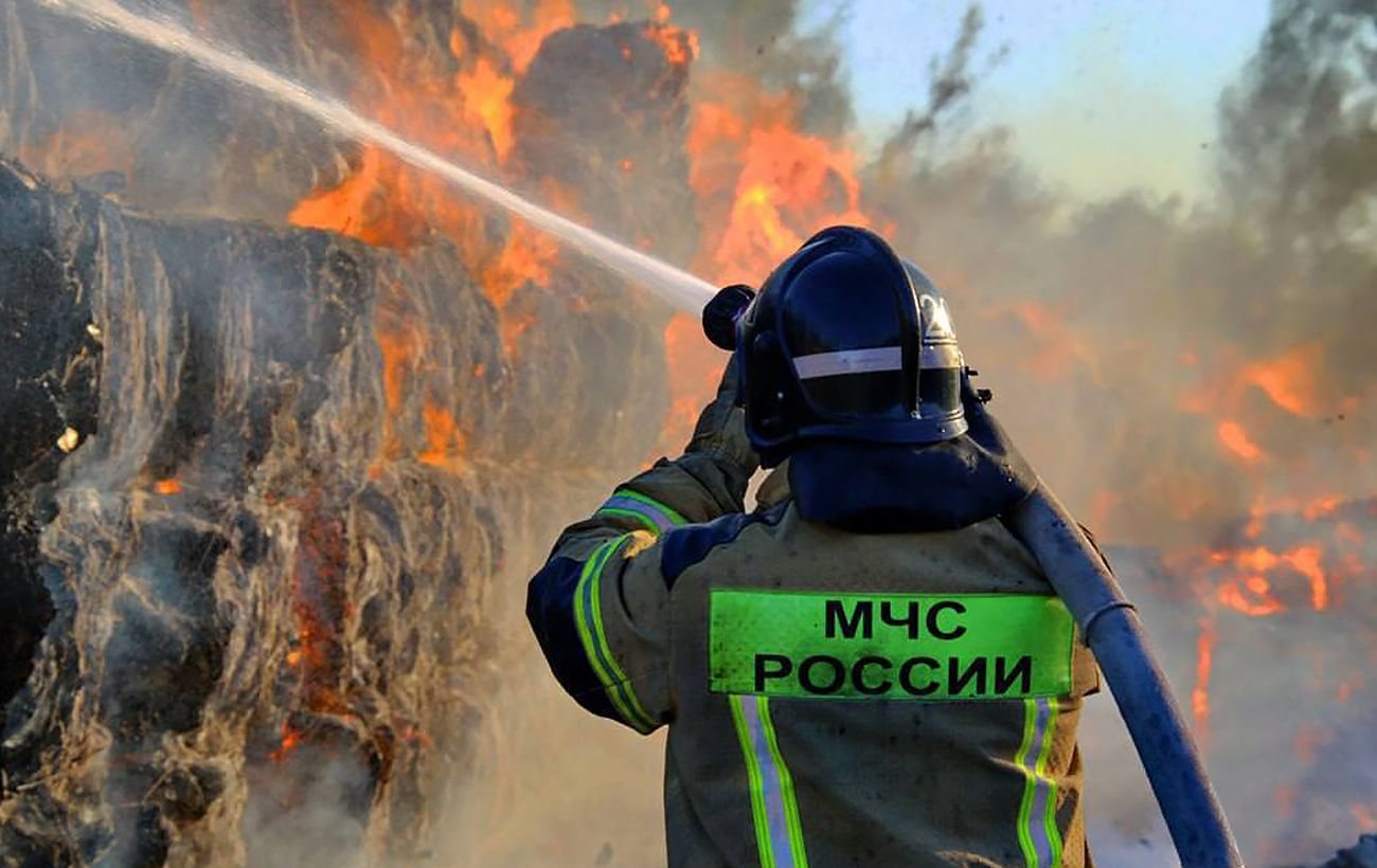 Дрони атакували Ярославль і летять на Москву: на НПЗ виникла пожежа