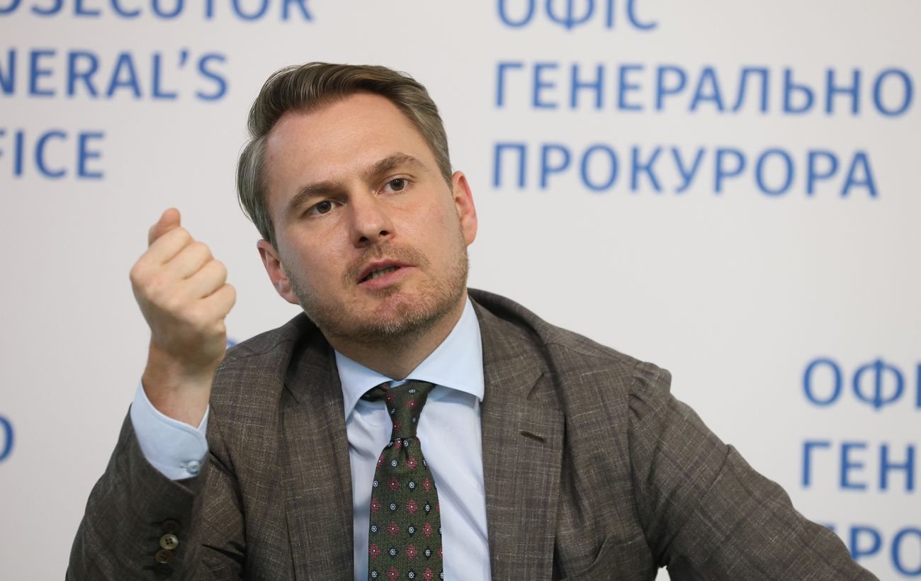 Офіс генпрокурора розслідує виїзд Кравченка за кордон і звільнив вісьмох причетних до «Карфагена»