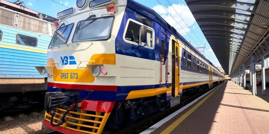 Київська електричка працює за графіком попри перекриття мостів у столиці