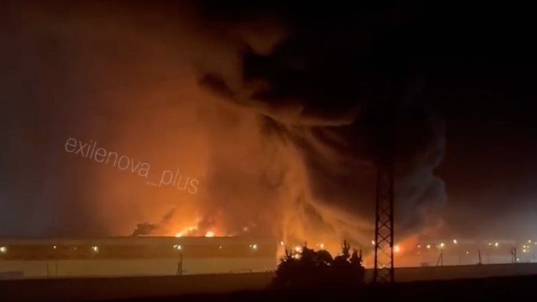 Безпілотники масовано атакували Москву та область: пожежі на складах і НПЗ