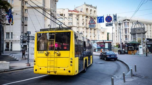 У Києві через знеструмлення частково зупинився громадський транспорт