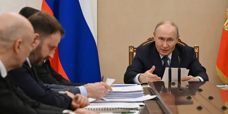 Путін визнав «тимчасові труднощі» в економіці РФ після ударів по НПЗ та складах