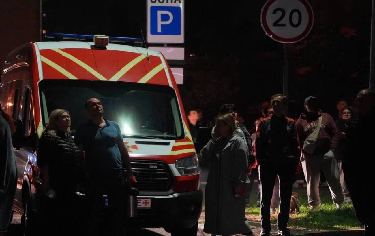 Російський дрон влучив у 12-поверхівку в Києві: четверо постраждалих, серед них діти