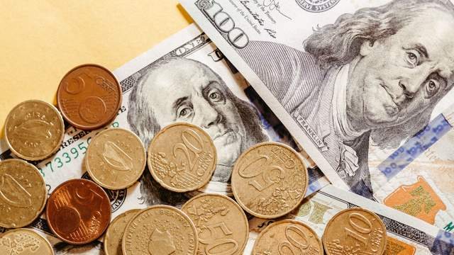 Курс гривні залишається чутливим до ризиків війни: що з доларом 23 жовтня