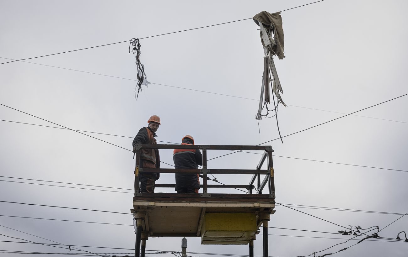 Російська атака пошкодила енергооб'єкт на Хмельниччині, частина району без світла