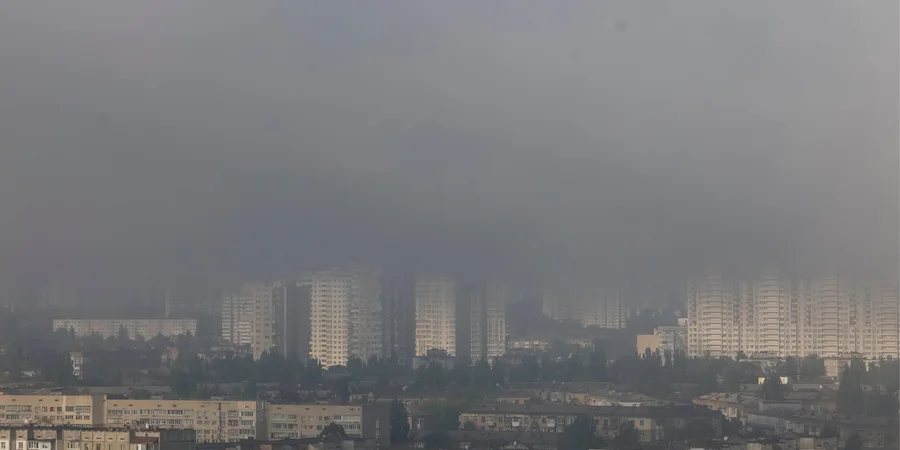 Атака РФ на Київ: у Дарницькому районі пошкоджено 25-поверхівку, загинула людина