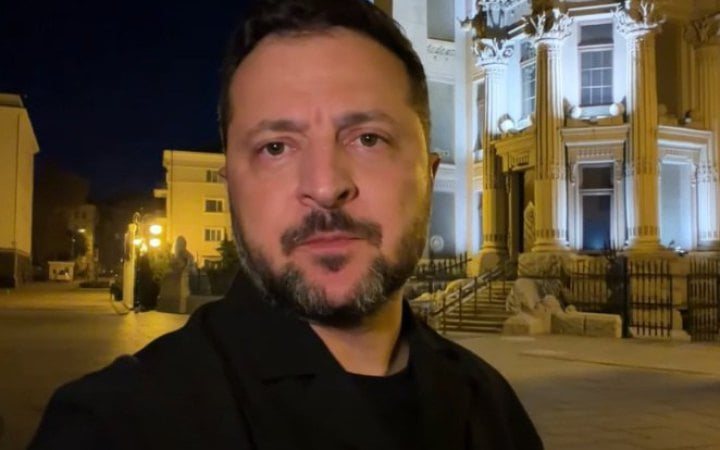 Зеленський вніс до Ради законопроєкти про продовження воєнного стану і мобілізації