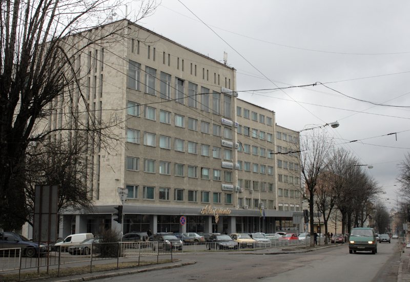 ППО працює по російських дронах у Києві: що відомо про атаку та її наслідки