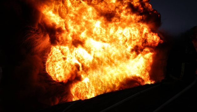 Росіяни двічі вдарили по складах «Нової пошти» на Дніпропетровщині, виникла пожежа