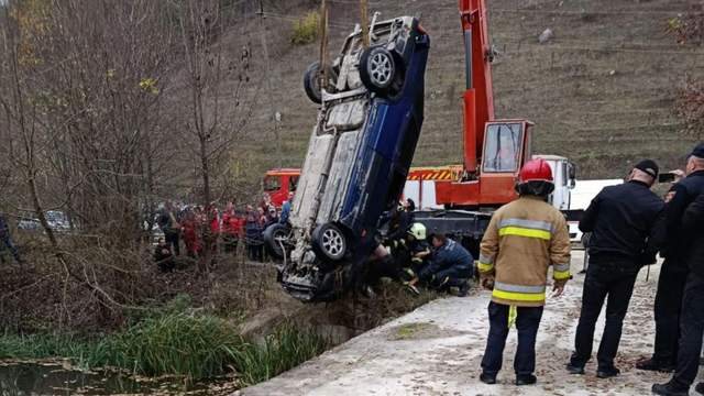 На Хмельниччині в річці знайшли авто з тілами трьох підлітків